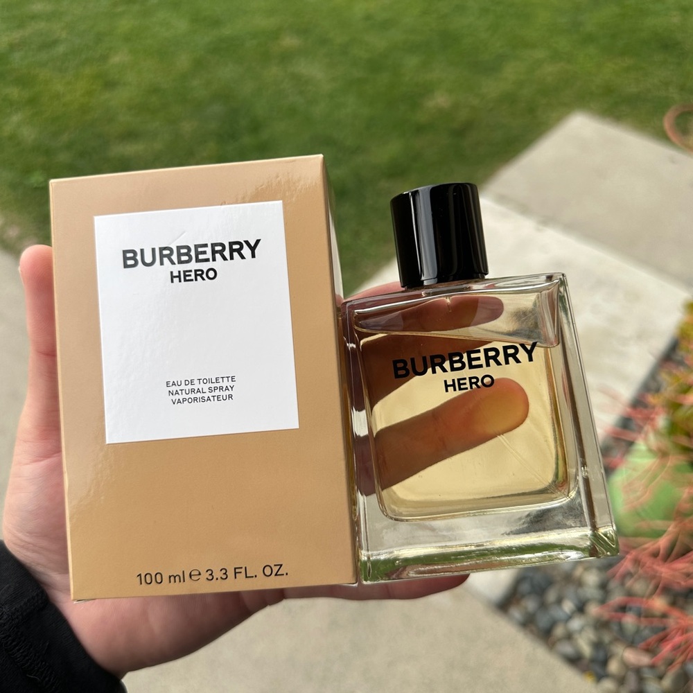 Burberry Hero Eau de Toilette with Black Cap